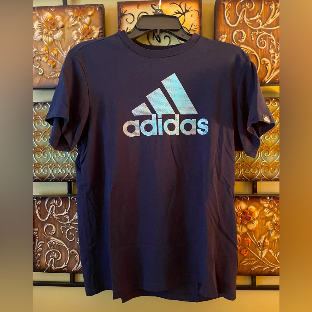Womens adidas tee shirt small like new!